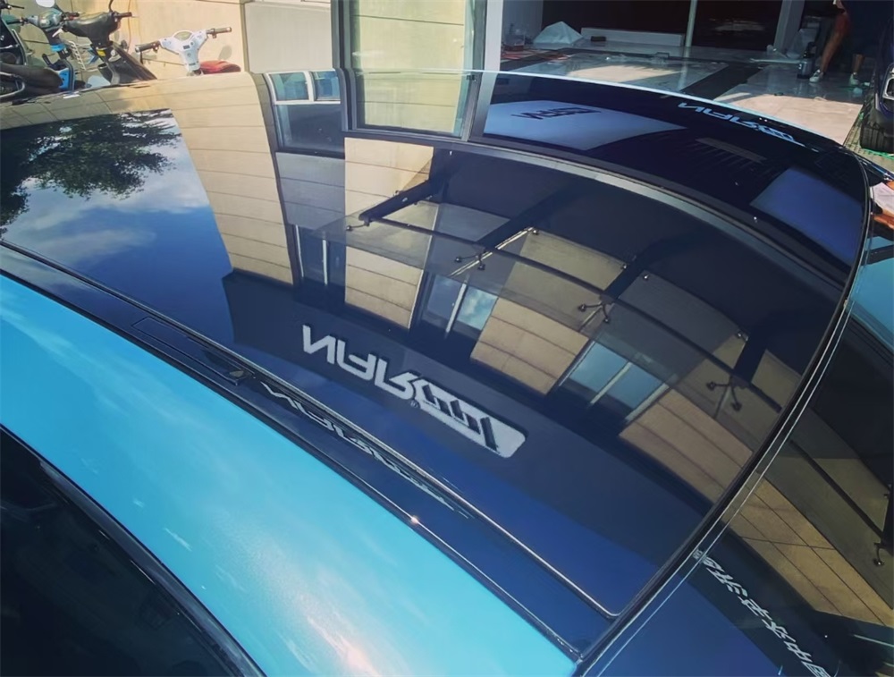 保時捷Taycan裝貼納爾天窗冰甲，更舒適