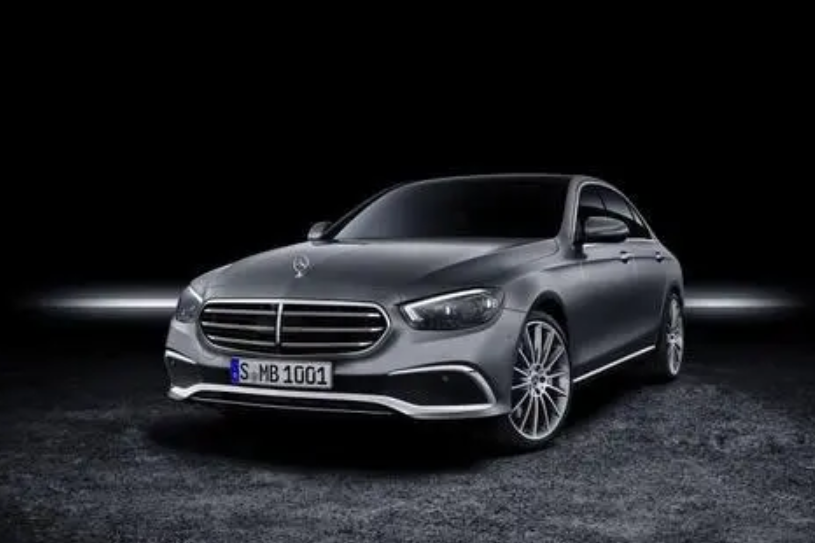 奔馳E級(jí)貼納爾PPF隱形車衣，一步到位保護(hù)漆面